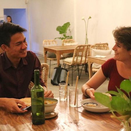 Sacred Lotus - Vegan Cafe X Hostel Phnom Penh Exterior foto