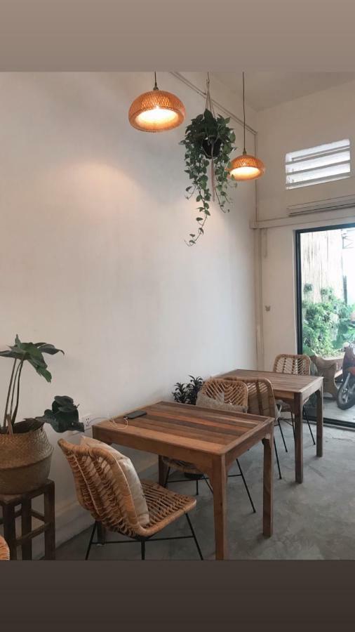 Sacred Lotus - Vegan Cafe X Hostel Phnom Penh Exterior foto